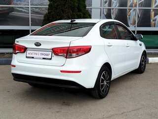 2016 Kia Rio III Рестайлинг, белый, 1152000 рублей, вид 5