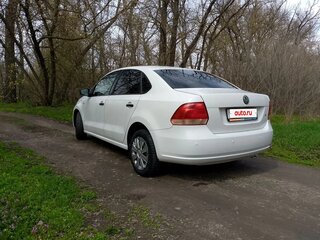 2014 Volkswagen Polo V, белый, 700000 рублей, вид 3