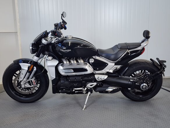 2020 Triumph Rocket 3, чёрный, 1769000 рублей - вид 4