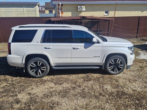 2016 Chevrolet Tahoe IV, белый, 3100000 рублей - вид 3