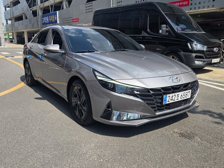 2023 Hyundai Avante VII, серебристый, 1740000 рублей, вид 3