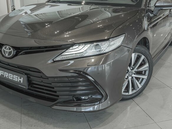 2021 Toyota Camry VIII (XV70) Рестайлинг, коричневый, 2350000 рублей - вид 5