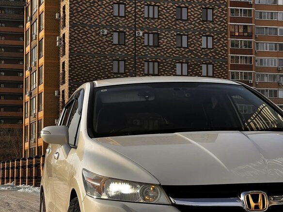 2011 Honda Stream II Рестайлинг, белый, 1250000 рублей - вид 4