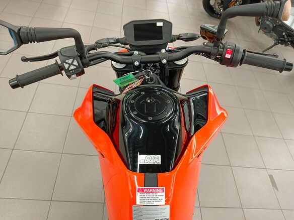 2023 KTM 790 Duke, оранжевый - вид 19