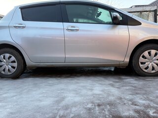 2012 Toyota Vitz III (XP130), серебристый, 760000 рублей, вид 4