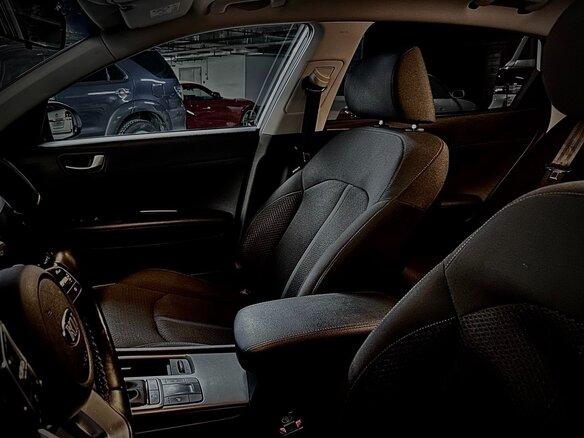2019 Kia Optima IV Рестайлинг, белый, 2000000 рублей - вид 7