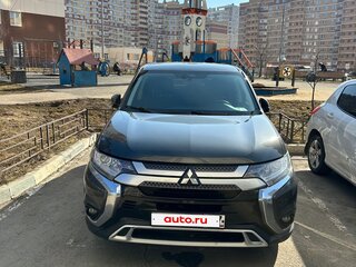 2021 Mitsubishi Outlander III Рестайлинг 3, серый, 1680000 рублей, вид 2