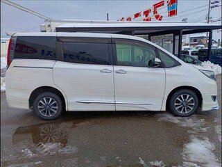 2018 Toyota Esquire I Рестайлинг, белый, 1990000 рублей, вид 3