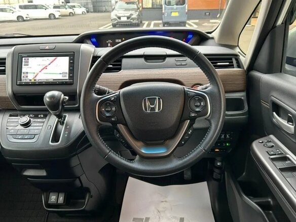 2023 Honda Freed II Рестайлинг, белый, 1450000 рублей - вид 4