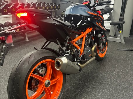 2022 KTM 1290 Super Duke R, оранжевый, 1270000 рублей, вид 1