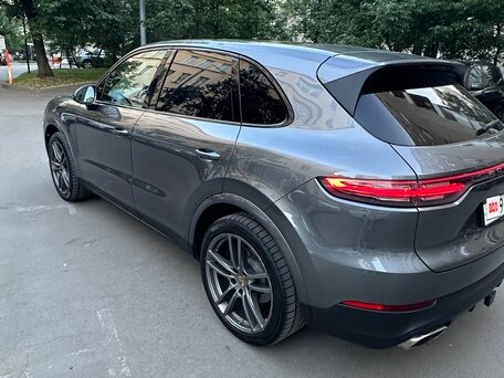 2019 Porsche Cayenne III, серый, 5950000 рублей, вид 4