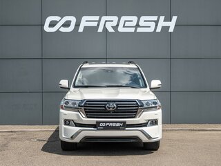 2016 Toyota Land Cruiser 200 Series Рестайлинг 2, белый, 5450000 рублей, вид 3