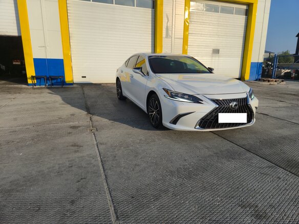 2022 Lexus ES 250 VII Рестайлинг, белый - вид 1