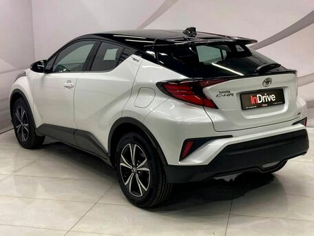 2022 Toyota C-HR I Рестайлинг, белый, 2800000 рублей, вид 4
