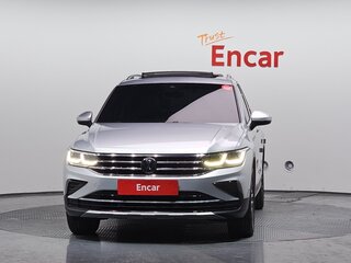 2022 Volkswagen Tiguan II Рестайлинг, серебристый, 4200000 рублей, вид 2
