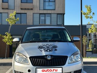 2013 Skoda Fabia II Рестайлинг, серебристый, 500000 рублей, вид 2