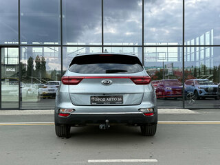 2019 Kia Sportage IV Рестайлинг, серебристый, 1890000 рублей, вид 5