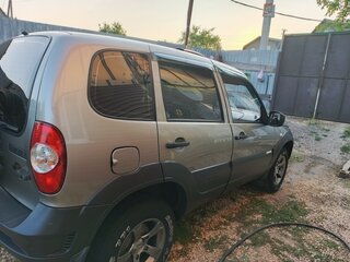 2011 Chevrolet Niva I Рестайлинг, серый, 560000 рублей, вид 3