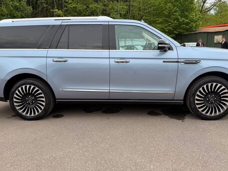 2019 Lincoln Navigator L IV, голубой, 3999000 рублей, вид 3