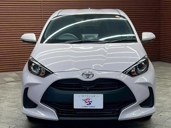 2023 Toyota Yaris IV, белый - вид 1