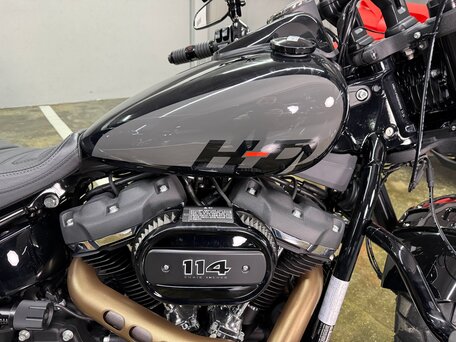 2024 Harley-Davidson Fat Bob, чёрный, 2150000 рублей, вид 3