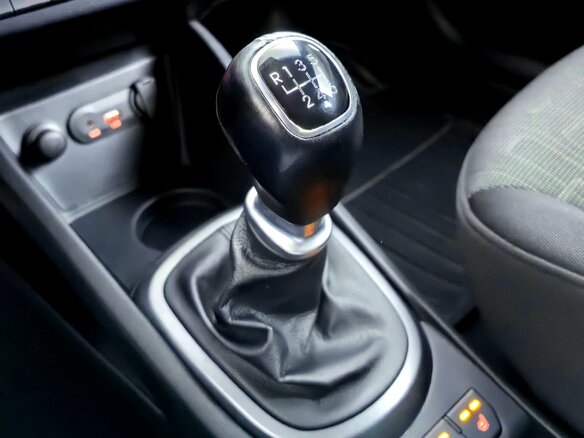 2015 Kia Rio III Рестайлинг, чёрный, 999000 рублей - вид 18