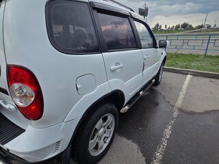2011 Chevrolet Niva I Рестайлинг, белый, 410000 рублей, вид 2