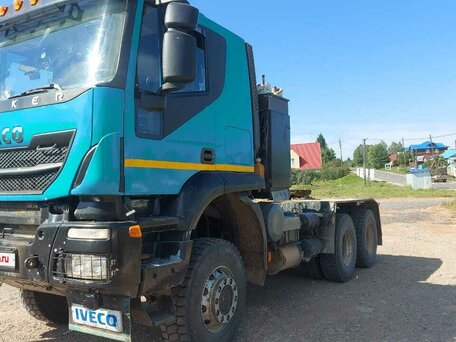 2012 Iveco Trakker, зелёный, 6500000 рублей, вид 4