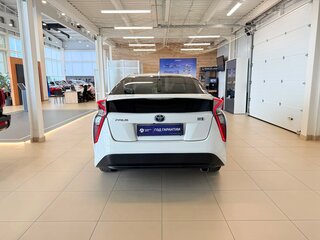 2017 Toyota Prius IV (XW50), белый, 1799900 рублей, вид 5