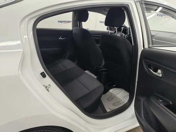 2021 Kia Rio IV Рестайлинг, белый, 1670000 рублей - вид 9