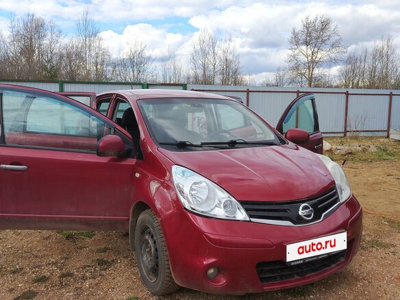 2010 Nissan Note I Рестайлинг, красный, 410000 рублей - вид 1