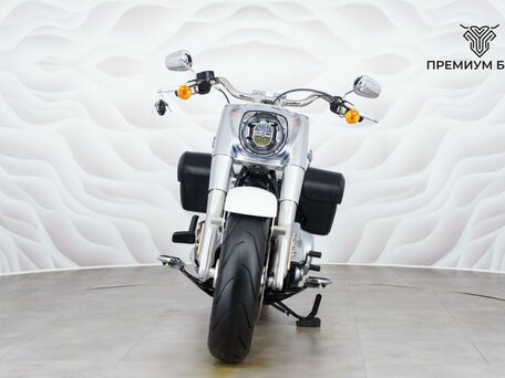 2017 Harley-Davidson Fat Boy, белый, 1899000 рублей, вид 4
