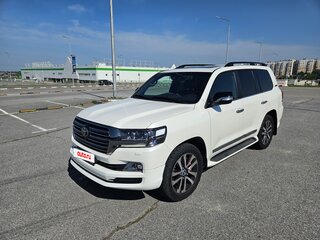 2018 Toyota Land Cruiser 200 Series Рестайлинг 2, белый, 8500000 рублей, вид 1