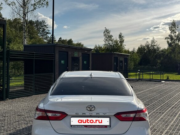 2019 Toyota Camry VIII (XV70), белый, 2600000 рублей - вид 4
