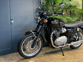 2024 Triumph Bonneville T120, чёрный, 1790000 рублей, вид 3