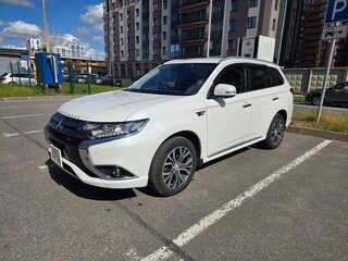 2015 Mitsubishi Outlander PHEV III Рестайлинг 2, белый, 2000000 рублей, вид 2