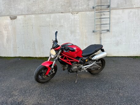 2008 Ducati Monster 696, красный, 350000 рублей, вид 2