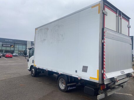 2020 Isuzu Elf (N-series), белый, 2700000 рублей, вид 3