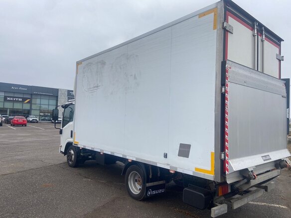 2020 Isuzu Elf (N-series), белый, 2700000 рублей - вид 2