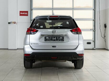 2018 Nissan X-Trail III Рестайлинг, серебристый, 2000000 рублей, вид 5