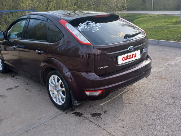 2010 Ford Focus II Рестайлинг, фиолетовый, 700000 рублей - вид 4