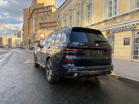 2025 BMW X7 40i I (G07) Рестайлинг, чёрный, 13549000 рублей, вид 4