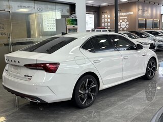 2021 Skoda Octavia IV (A8), белый, 2166000 рублей, вид 4