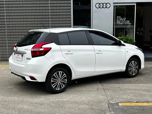 2019 Toyota Yaris DJ/DL, белый, 1180123 рублей - вид 3