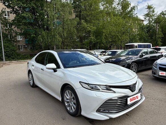 2018 Toyota Camry VIII (XV70), белый, 2600000 рублей - вид 1