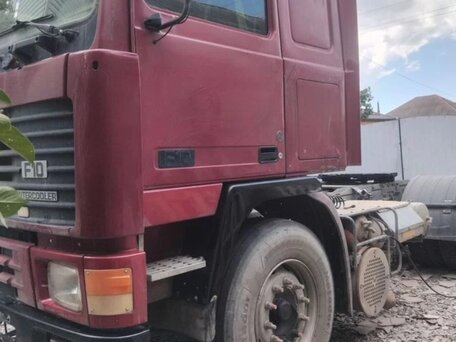1990 Volvo F-Series, красный, 550000 рублей, вид 2