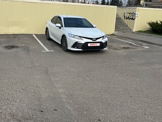 2021 Toyota Camry VIII (XV70) Рестайлинг, белый, 3850000 рублей, вид 4