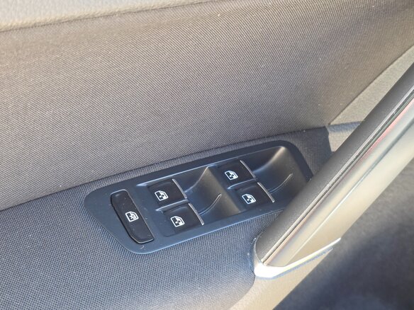 2014 Volkswagen Golf R VII, белый, 2998000 рублей - вид 25