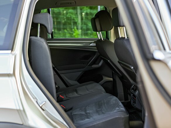 2018 Volkswagen Tiguan II, серебристый, 2180000 рублей - вид 12