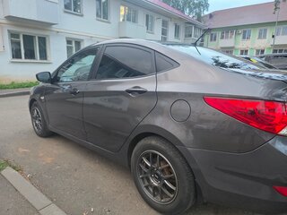 2013 Hyundai Solaris I, чёрный, 540000 рублей, вид 3